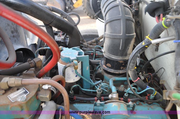 image for item F2199 1994 International 4600 sweeper