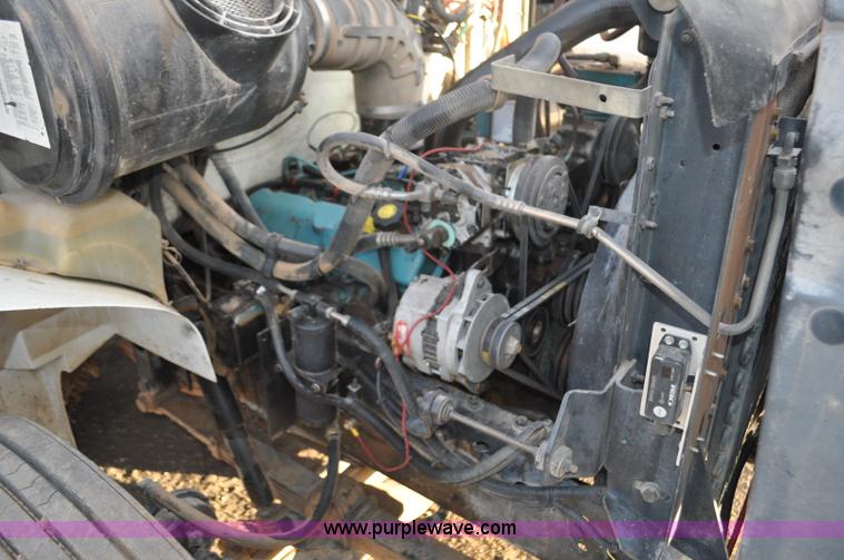 image for item F2199 1994 International 4600 sweeper