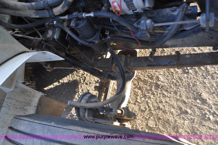 image for item F2199 1994 International 4600 sweeper