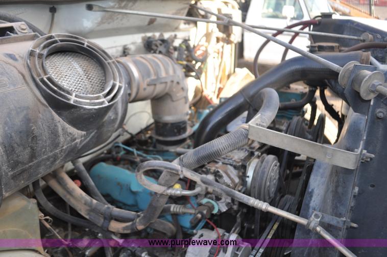 image for item F2199 1994 International 4600 sweeper