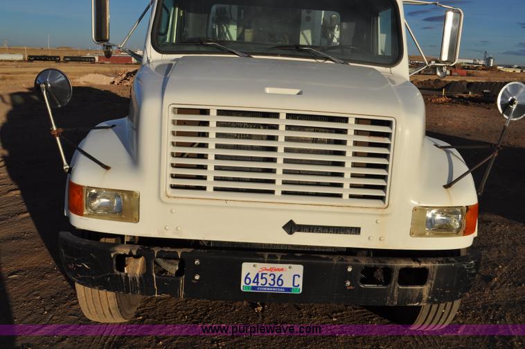 image for item F2199 1994 International 4600 sweeper