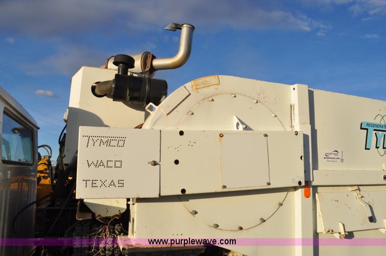 image for item F2199 1994 International 4600 sweeper