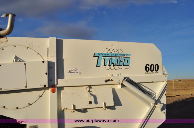 image for item F2199 1994 International 4600 sweeper