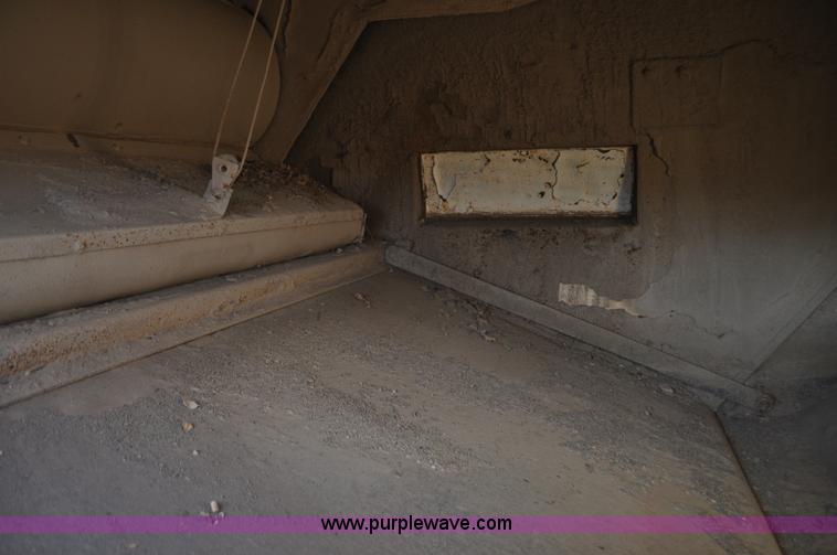 image for item F2199 1994 International 4600 sweeper