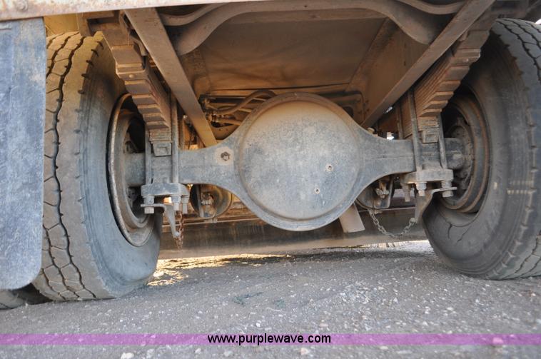 image for item F2199 1994 International 4600 sweeper