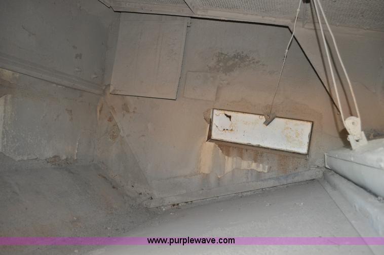 image for item F2199 1994 International 4600 sweeper