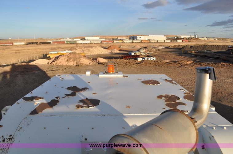 image for item F2199 1994 International 4600 sweeper