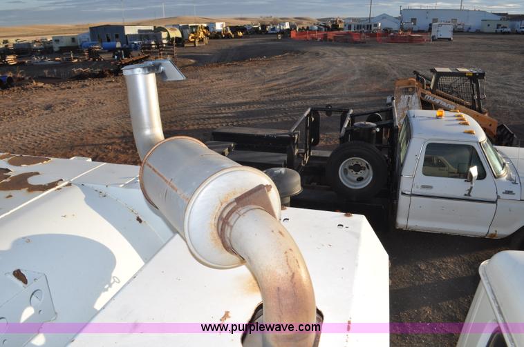 image for item F2199 1994 International 4600 sweeper