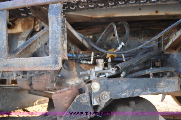 image for item F2199 1994 International 4600 sweeper