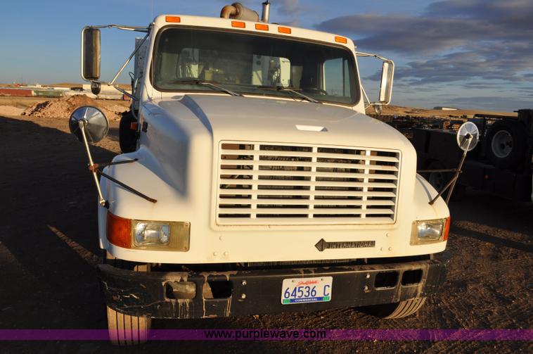 image for item F2199 1994 International 4600 sweeper