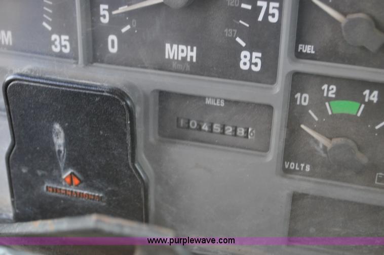 image for item F2199 1994 International 4600 sweeper