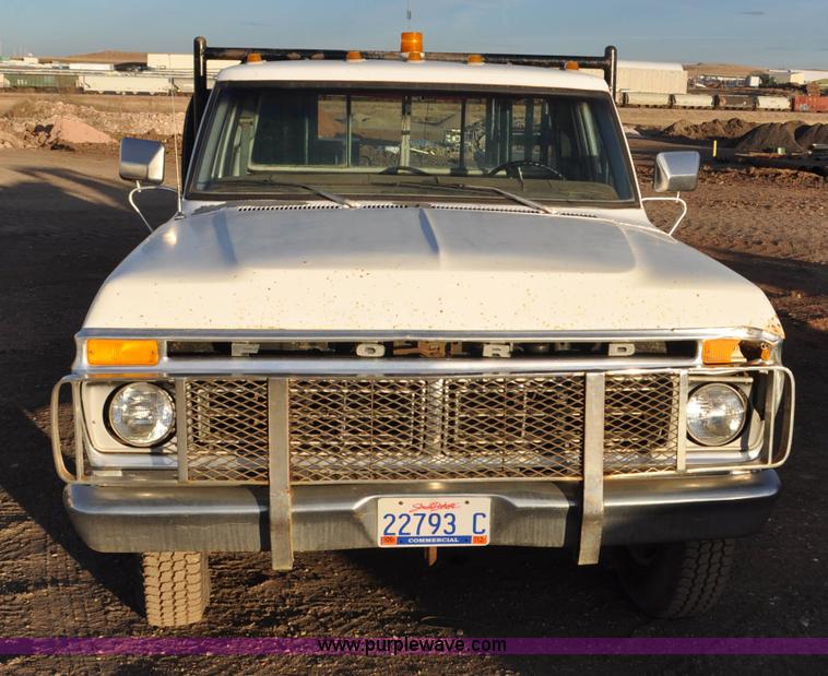image for item F2200 1977 Ford F350 utility truck