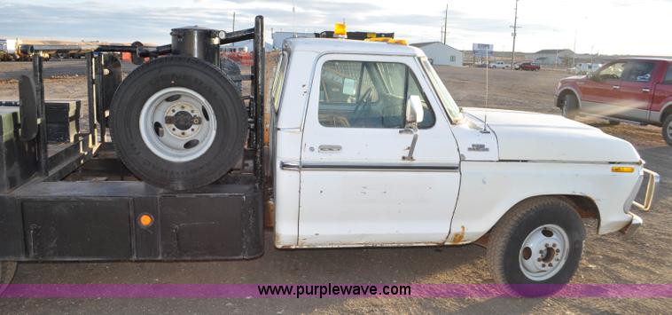 image for item F2200 1977 Ford F350 utility truck