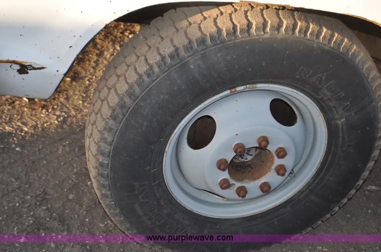 image for item F2200 1977 Ford F350 utility truck