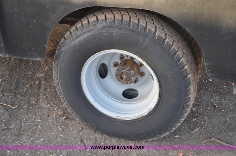 image for item F2200 1977 Ford F350 utility truck