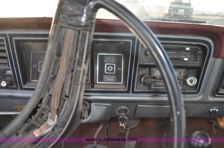 image for item F2200 1977 Ford F350 utility truck