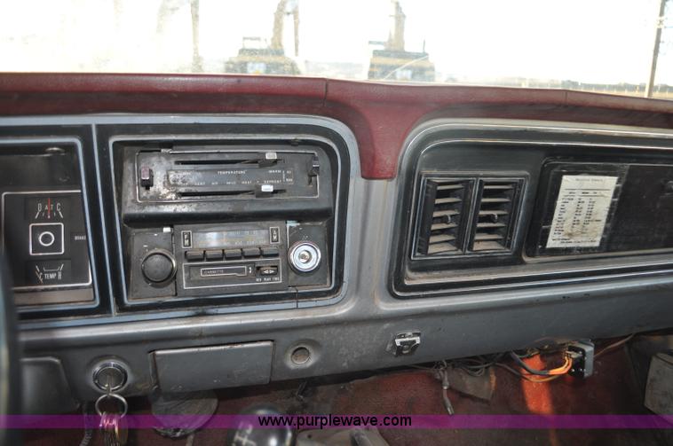 image for item F2200 1977 Ford F350 utility truck