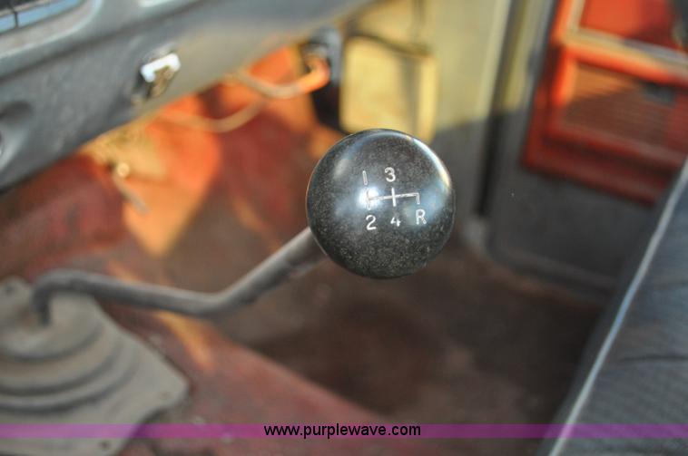 image for item F2200 1977 Ford F350 utility truck