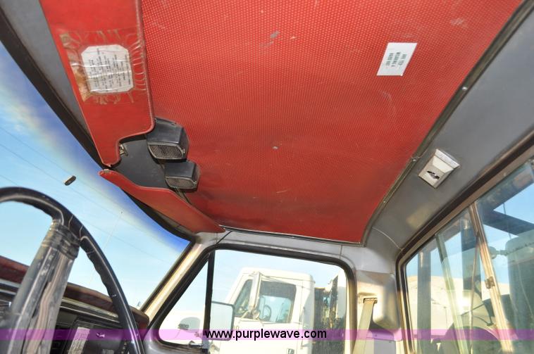 image for item F2200 1977 Ford F350 utility truck