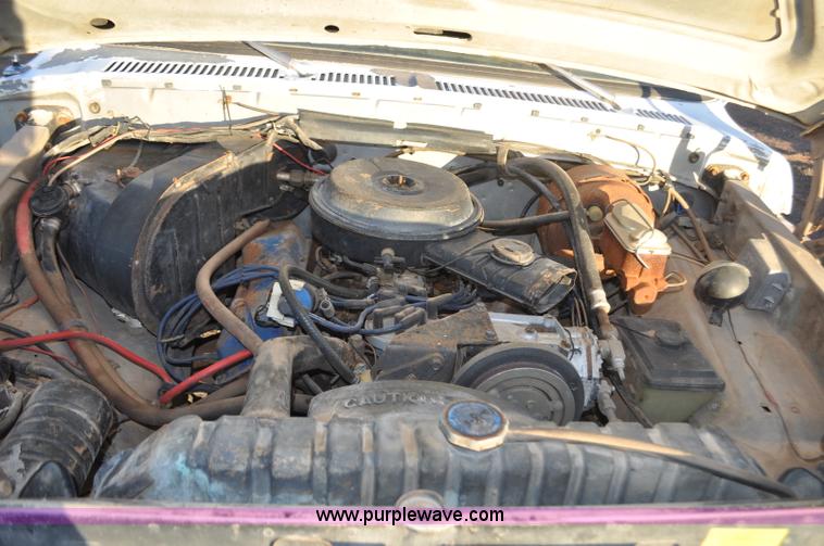 image for item F2200 1977 Ford F350 utility truck