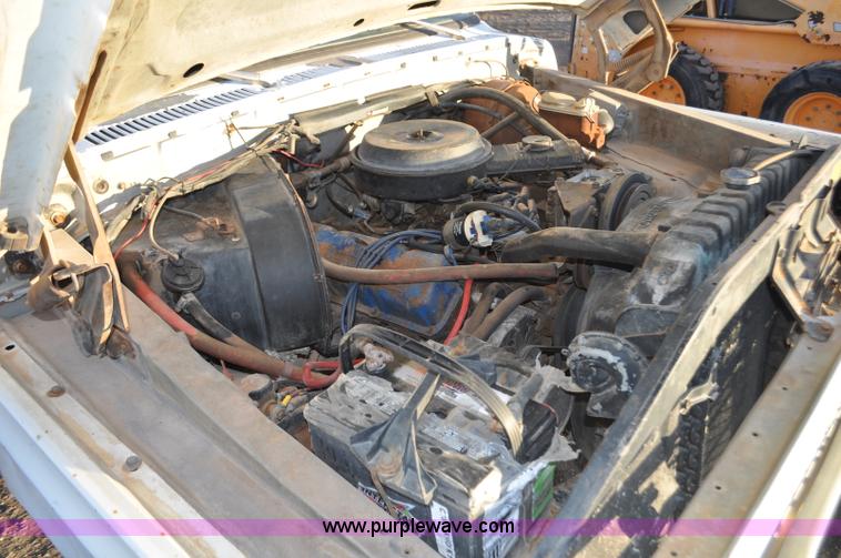 image for item F2200 1977 Ford F350 utility truck