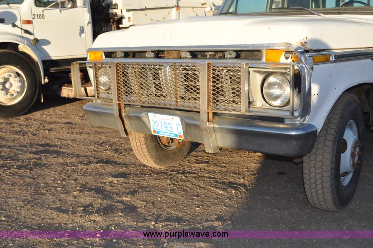 image for item F2200 1977 Ford F350 utility truck