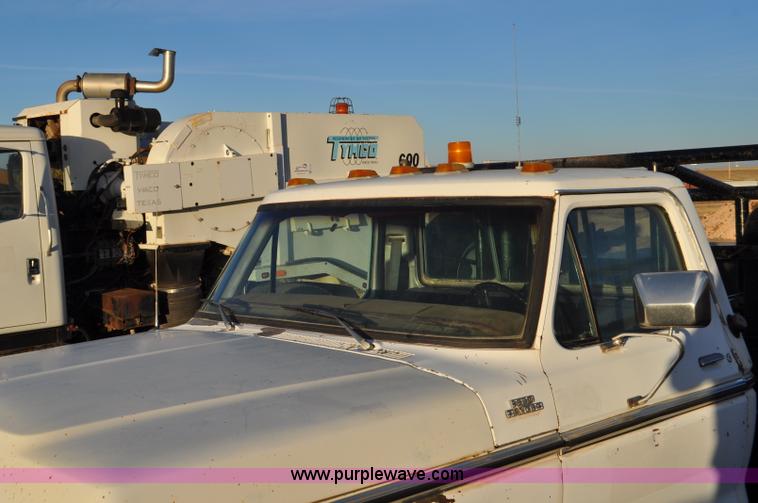 image for item F2200 1977 Ford F350 utility truck