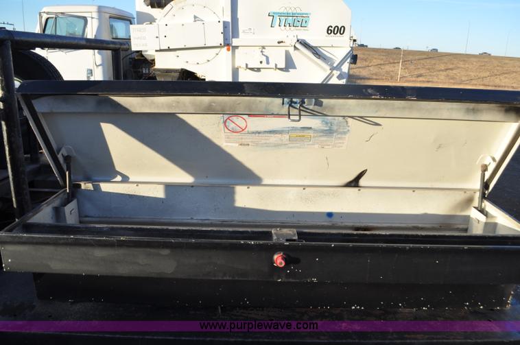 image for item F2200 1977 Ford F350 utility truck