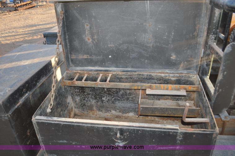 image for item F2200 1977 Ford F350 utility truck