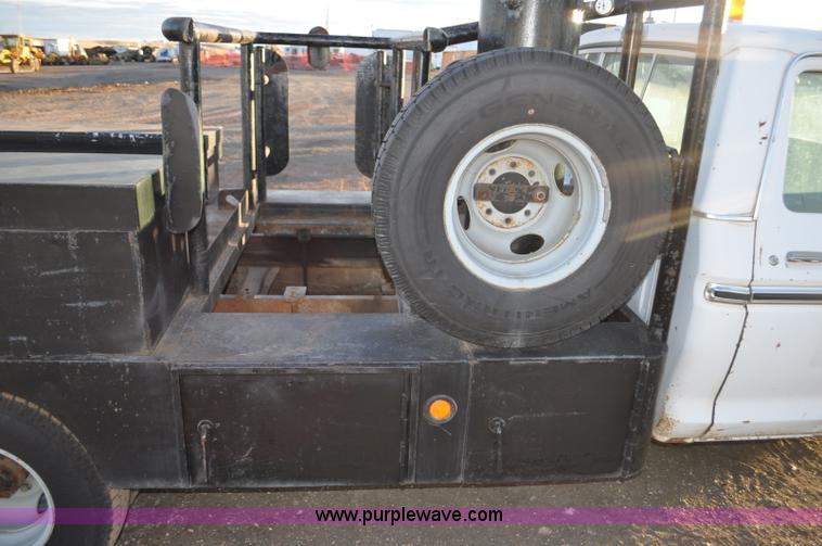 image for item F2200 1977 Ford F350 utility truck