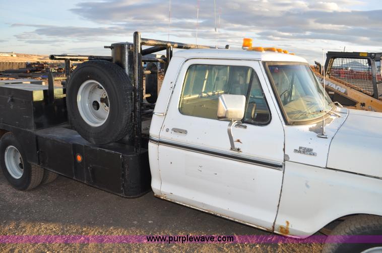 image for item F2200 1977 Ford F350 utility truck