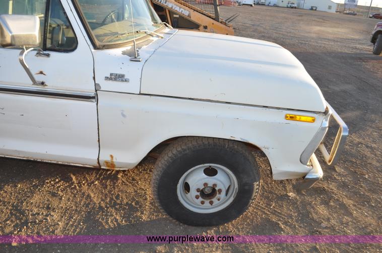 image for item F2200 1977 Ford F350 utility truck