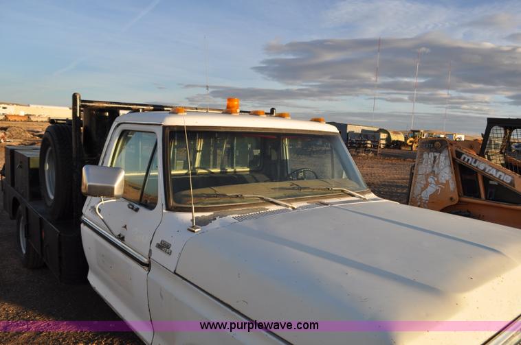 image for item F2200 1977 Ford F350 utility truck