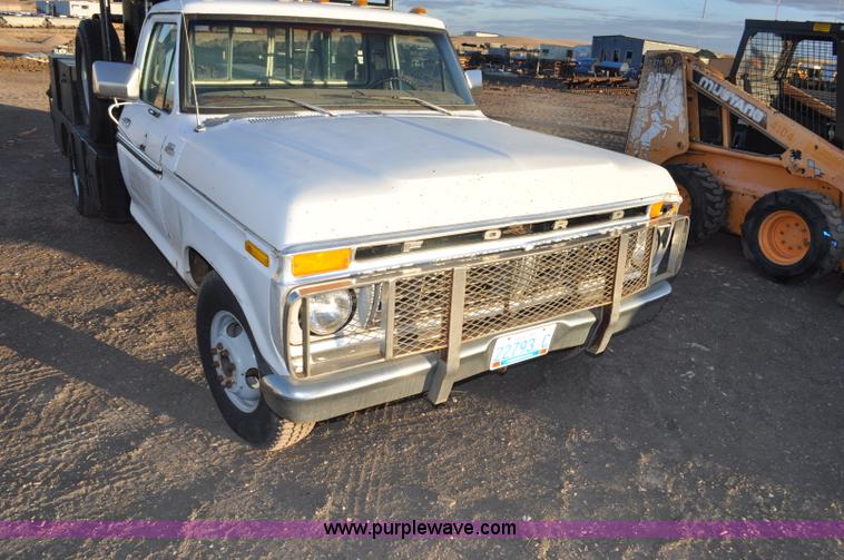 image for item F2200 1977 Ford F350 utility truck