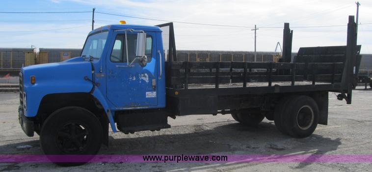 image for item F8961 1984 International 1724 flatbed truck