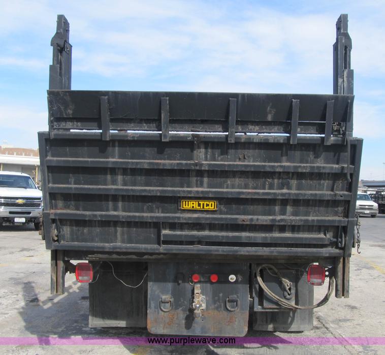 image for item F8961 1984 International 1724 flatbed truck