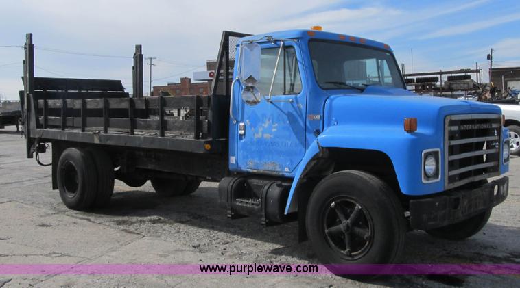 image for item F8961 1984 International 1724 flatbed truck
