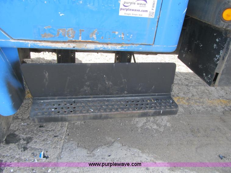 image for item F8961 1984 International 1724 flatbed truck