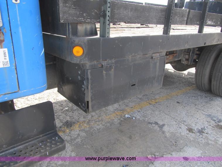 image for item F8961 1984 International 1724 flatbed truck