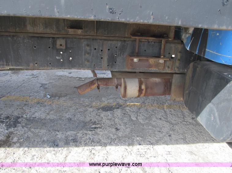 image for item F8961 1984 International 1724 flatbed truck