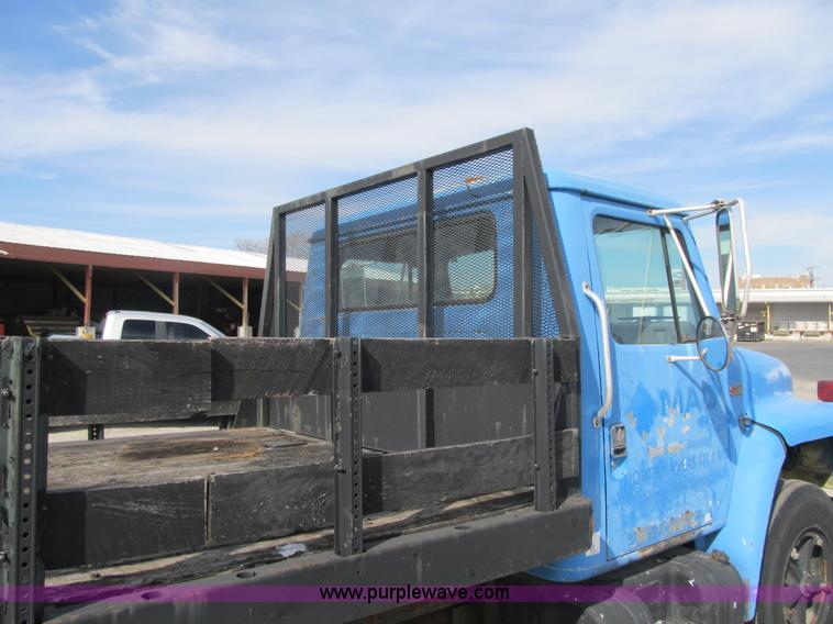 image for item F8961 1984 International 1724 flatbed truck