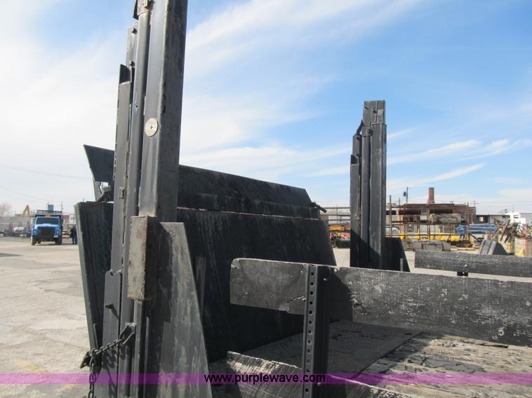 image for item F8961 1984 International 1724 flatbed truck