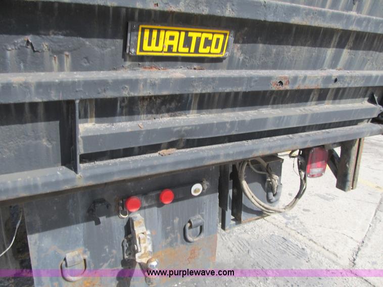 image for item F8961 1984 International 1724 flatbed truck