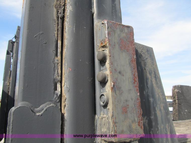 image for item F8961 1984 International 1724 flatbed truck