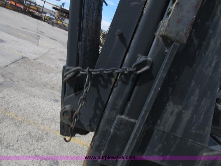 image for item F8961 1984 International 1724 flatbed truck