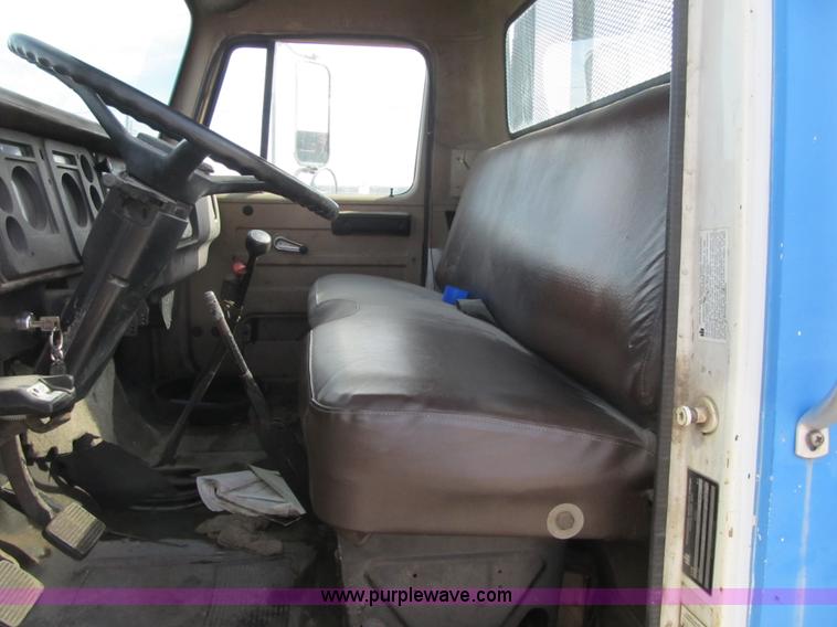 image for item F8961 1984 International 1724 flatbed truck