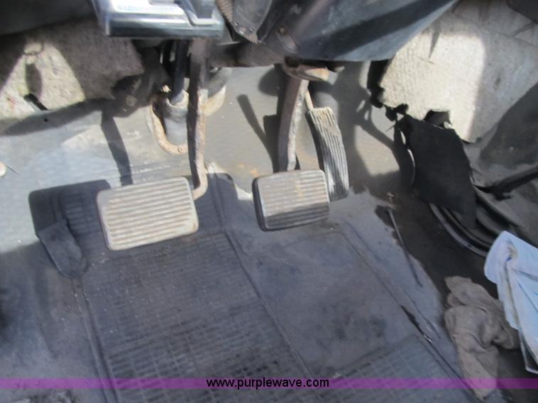 image for item F8961 1984 International 1724 flatbed truck