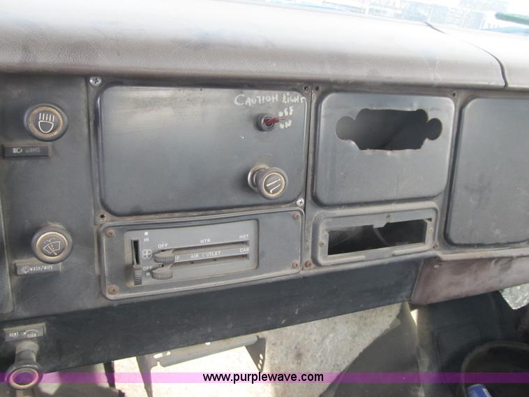 image for item F8961 1984 International 1724 flatbed truck