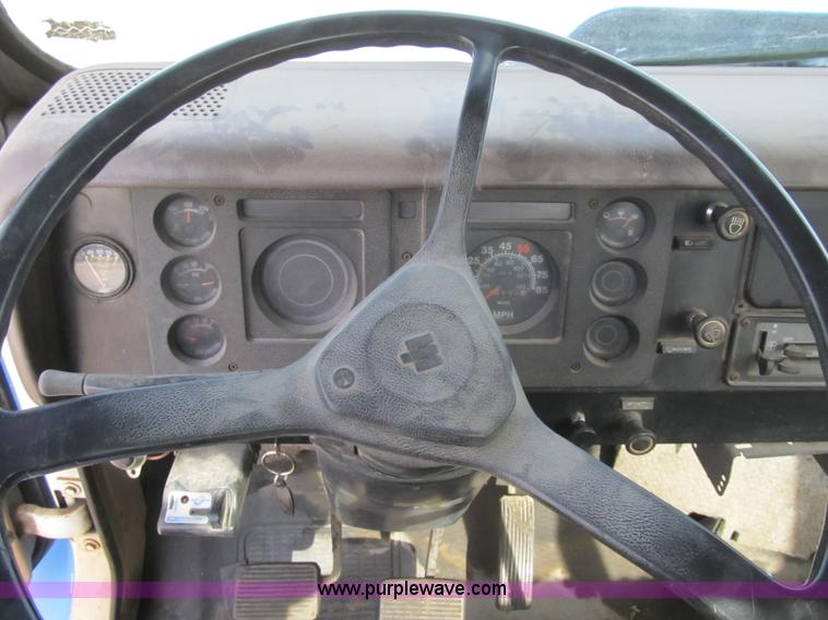 image for item F8961 1984 International 1724 flatbed truck