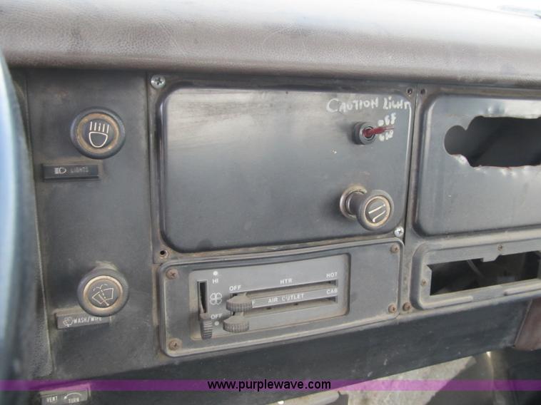 image for item F8961 1984 International 1724 flatbed truck